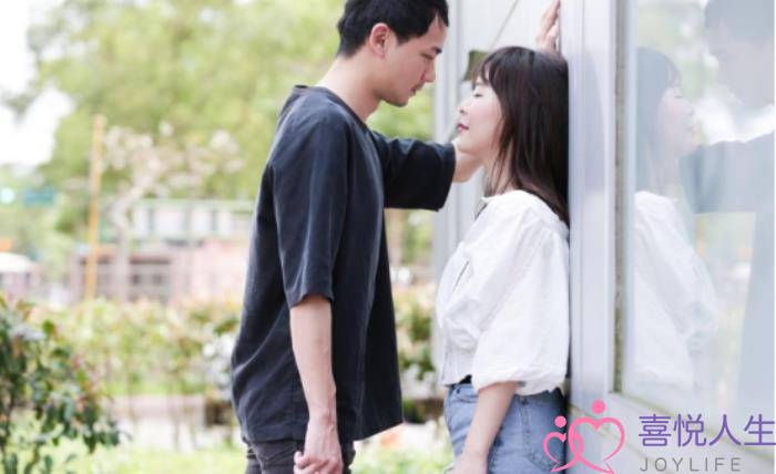 男女朋友之间聊什么，男女之间想要变得更亲密-泡学网-喜悦人生,挽回婚姻,分手挽回,经验婚姻,情感挽回,情感咨询,分离小三,泡学书籍